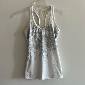 Lululemon Tank Top with Graphic Print Tree Branches in White. Size 4
